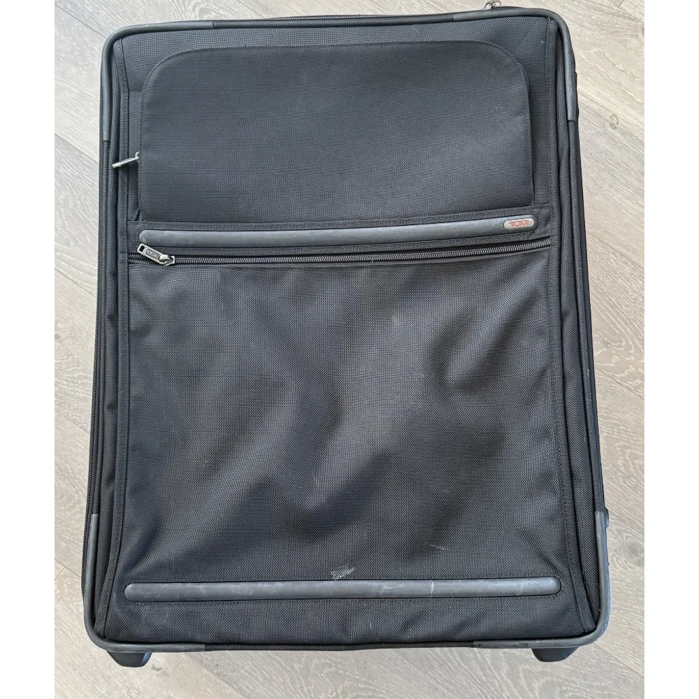 Tumi Black ‘Alpha 2’ Continental 4-Wheeled Spinner‎ Large Checkable Suitcase